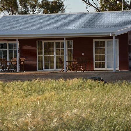 Mary'S Farm Cottages Kukerin Bagian luar foto
