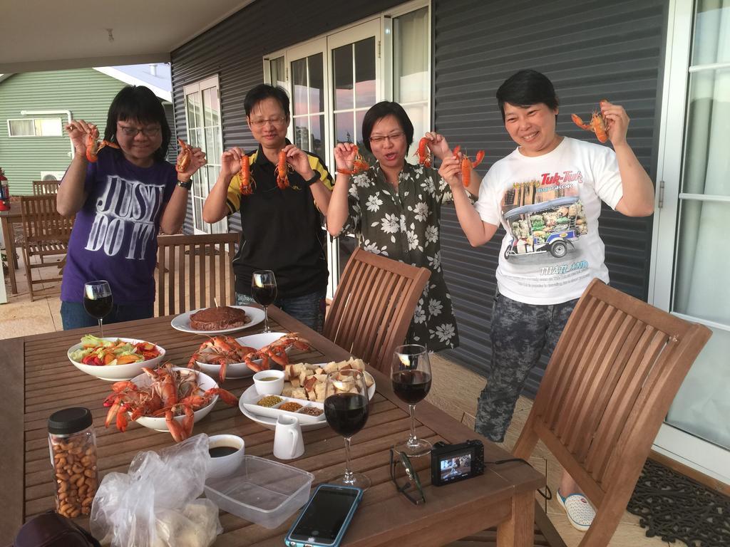 Mary'S Farm Cottages Kukerin Bagian luar foto
