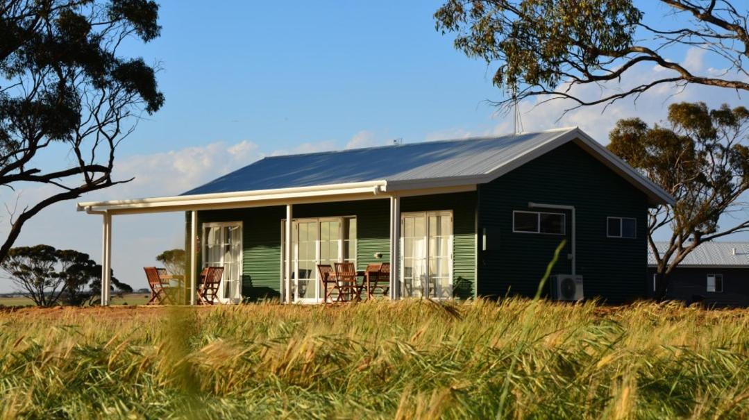 Mary'S Farm Cottages Kukerin Bagian luar foto